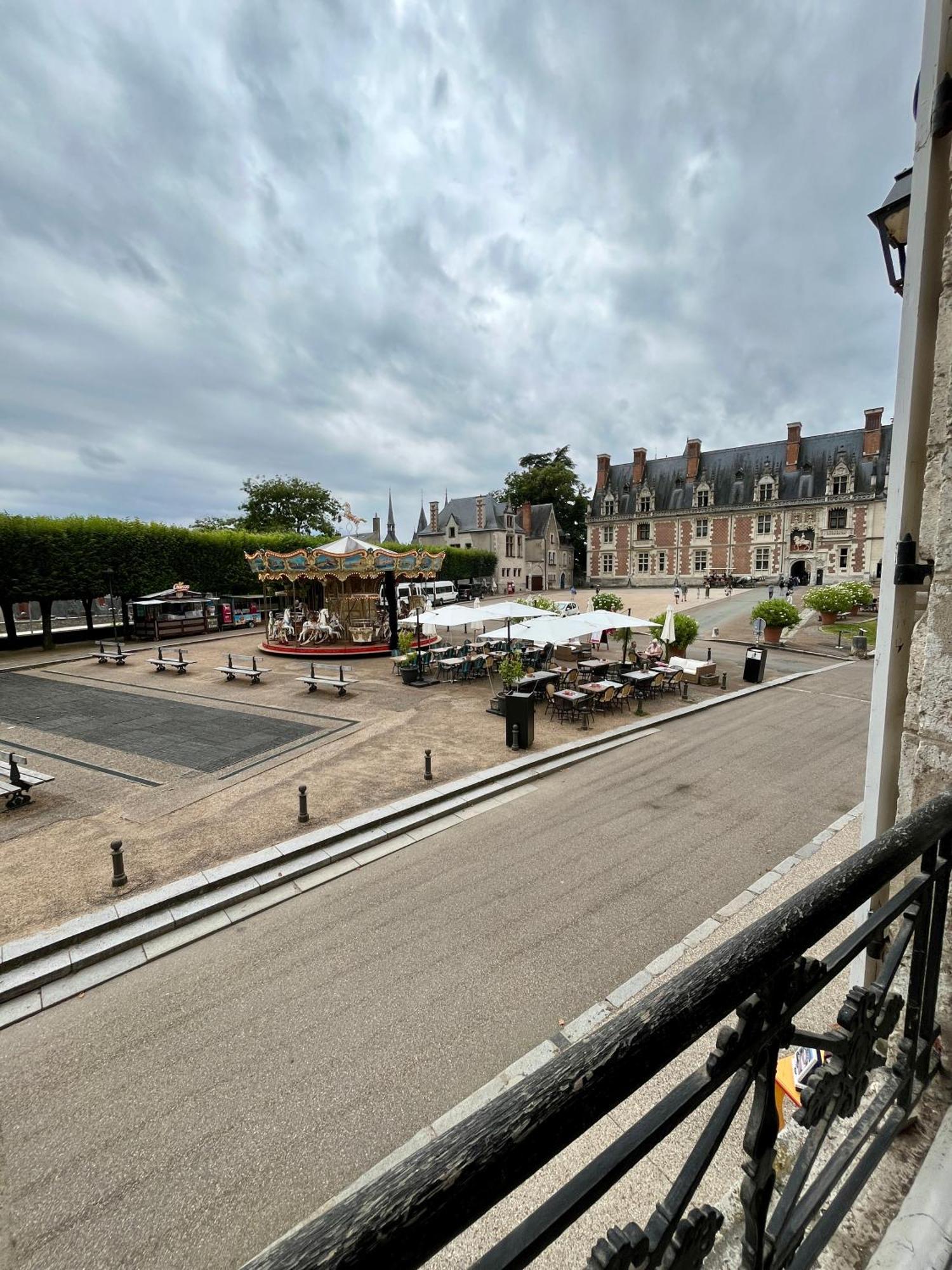 La Place Du Chateau - Vue Exceptionnelle Sur Le Chateau De Blois Buitenkant foto